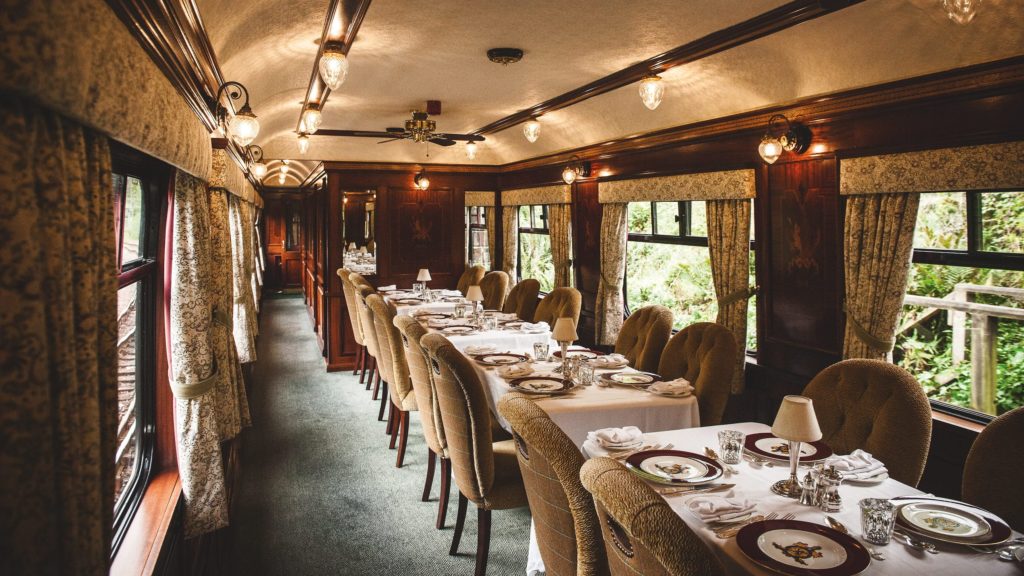 Круизный поезд класса люкс Royal Scotsman - вагон-ресторан