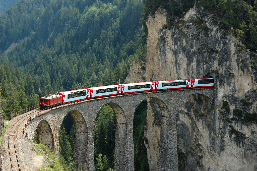 Панорамный поезд-Glacier Express - виадук Ландвассер