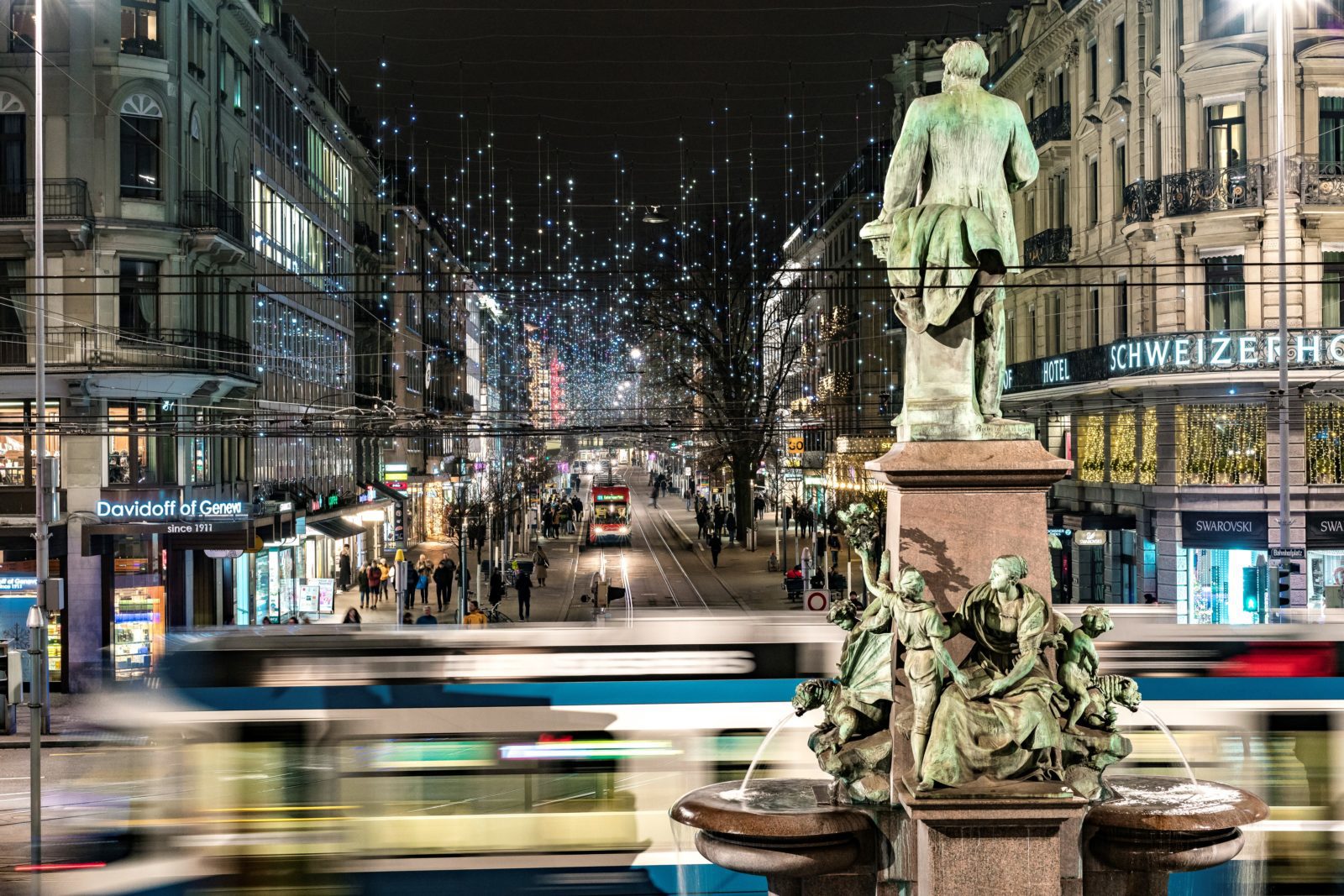 Zurich-улица Банхофштрассе (Bahnhofstrasse)